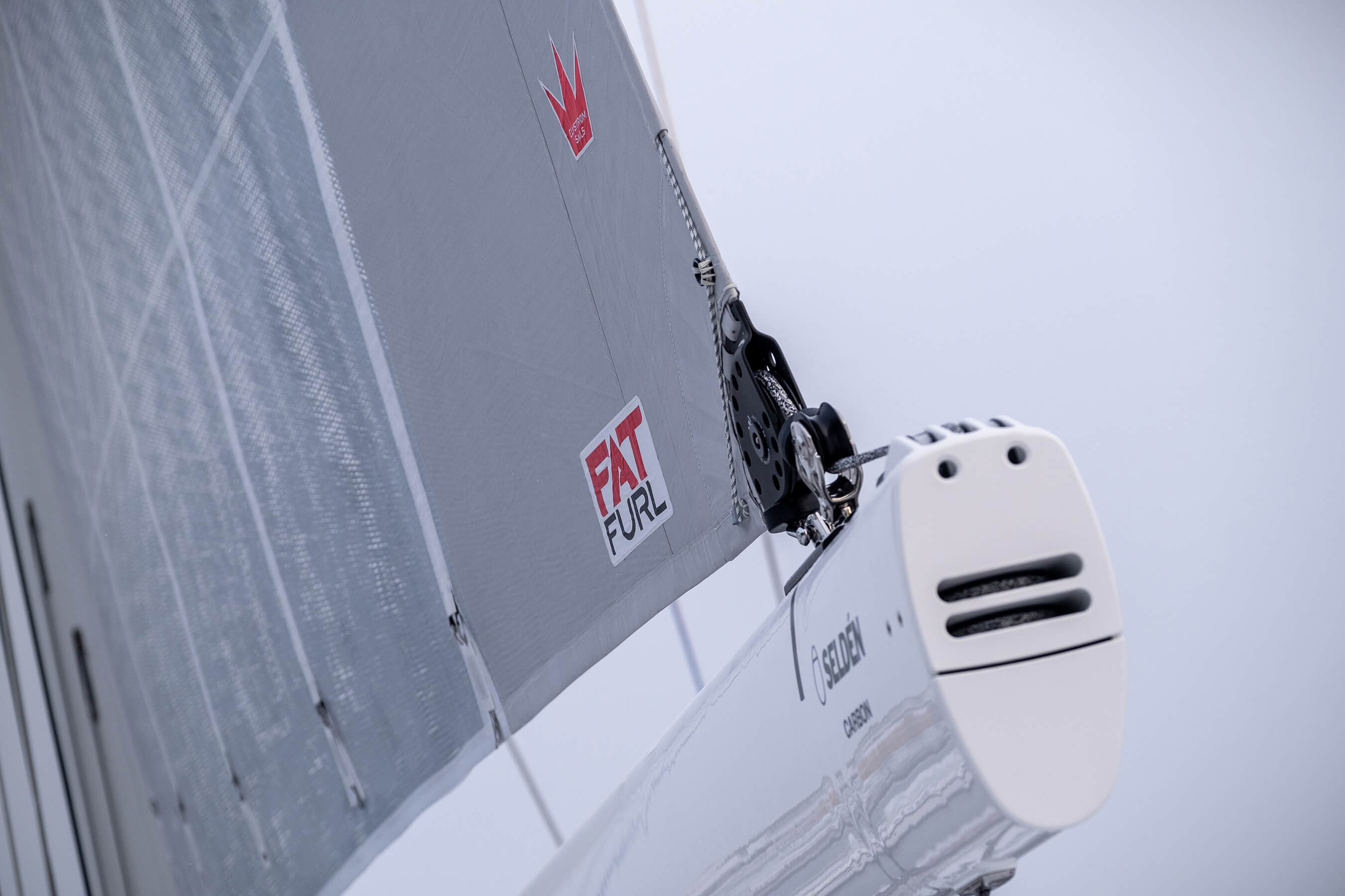 Fatfurl boom Hallberg Rassy 69 in mast furling